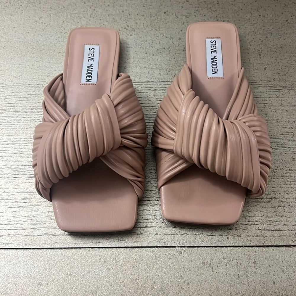 STEVE MADDEN NUDE SANDALS